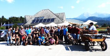 Krvavška konjenica uspela, letos sodelovalo veliko deklet