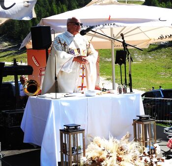 Na Veliki šmaren  sveta maša  na Plaži na Krvavcu