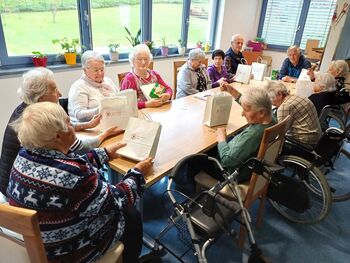 Obdarili stanovalce v domovih za starejše