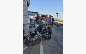 Nova pridobitev - pometalni stroj za čistejšo občino