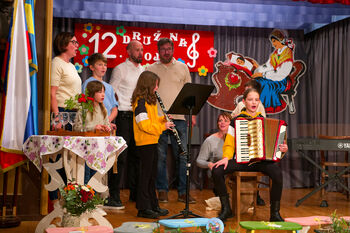 V Adergasu že dvanajstič prepevale družine, ki ohranjajo bogato ljudsko dediščino. V Adergasu že dvanajstič prepevale družine, ki ohranjajo bogato ljudsko dediščino.