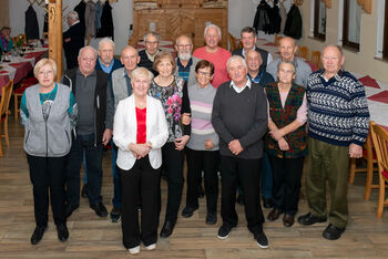 Srečali so se osemdesetletniki na Šenturški Gori Srečali so se osemdesetletniki na Šenturški Gori