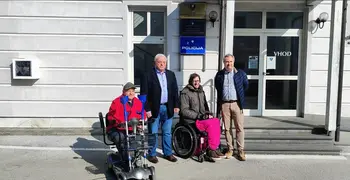 Multimodalna mobilnost funkcionalno oviranih oseb: terenski ogledi javnih objektov v Cerkljah na Gorenjskem Multimodalna mobilnost funkcionalno oviranih oseb: terenski ogledi javnih objektov v Cerkljah na Gorenjskem