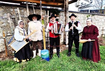 Rez potomke najstarejše vinske trte z Lenta v Cerkljah