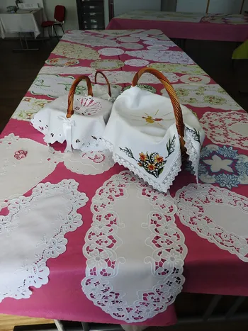 Skupina Rožce navdušila obiskovalce z ročnimi deli