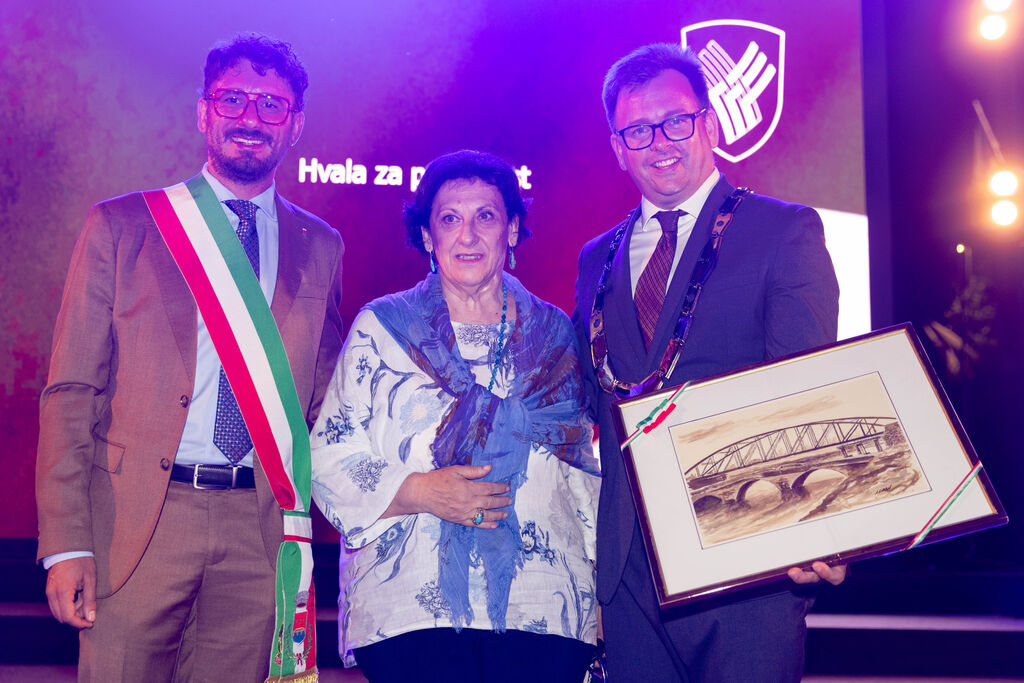Pobrateni z italijanskim mestom Ponte San Nicolò