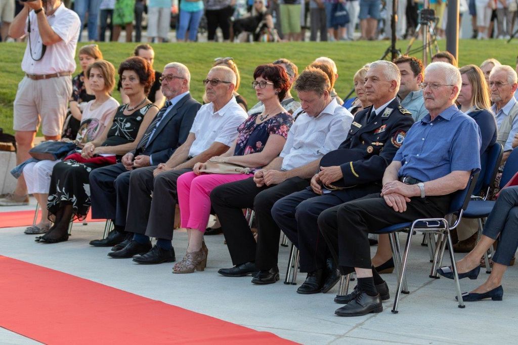 Na slavnostni seji podelili občinska priznanja