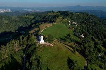 Javno naznanilo o javni razgrnitvi osnutkov odlokov novelacij in razglasitev kulturnih spomenikov lokalnega pomena Javno naznanilo o javni razgrnitvi osnutkov odlokov novelacij in razglasitev kulturnih spomenikov lokalnega pomena