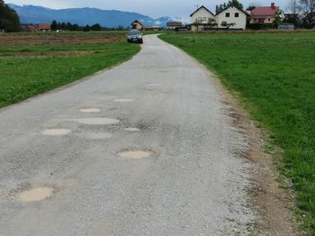 Asfaltiranje cest v Valburgi in Hrašah