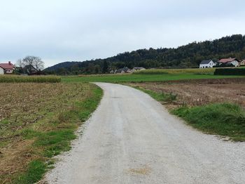 Asfaltiranje cest v Valburgi in Hrašah