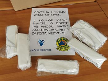 Vrtec Medvode izdeluje maske za občane