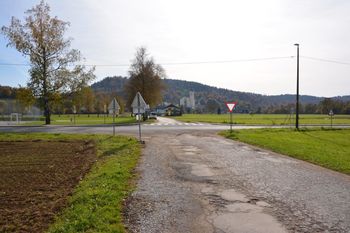 Gradnja krožišča pri osnovni šoli v Smledniku