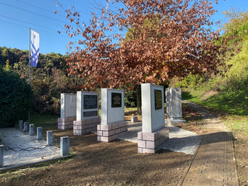 Spominske plošče v Gramozni jami