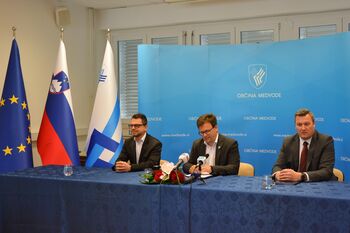 Podpis pogodbe za projektiranje prizidka k ZD Medvode Podpis pogodbe za projektiranje prizidka k ZD Medvode