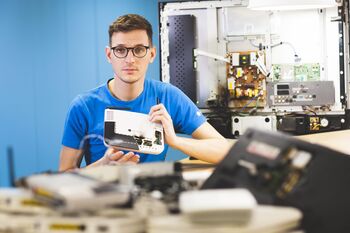 Ob nevihtah in pred odhodom na dopust izklopimo naprave