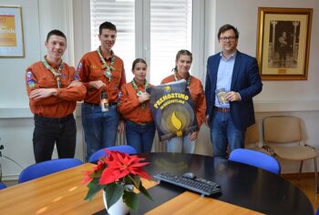 Sprejeli luč miru iz Betlehema