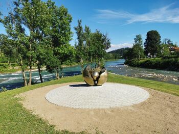 Rotarjeva »Krogla z jedrom« dobila svoje mesto na sotočju Save in Sore