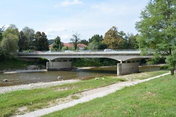 Polovična zapora mostu čez reko Soro na državni cesti