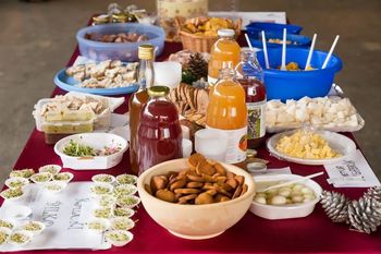 SPOMLADANSKA TRŽNICA POD TOPLARJEM NA VIHRI