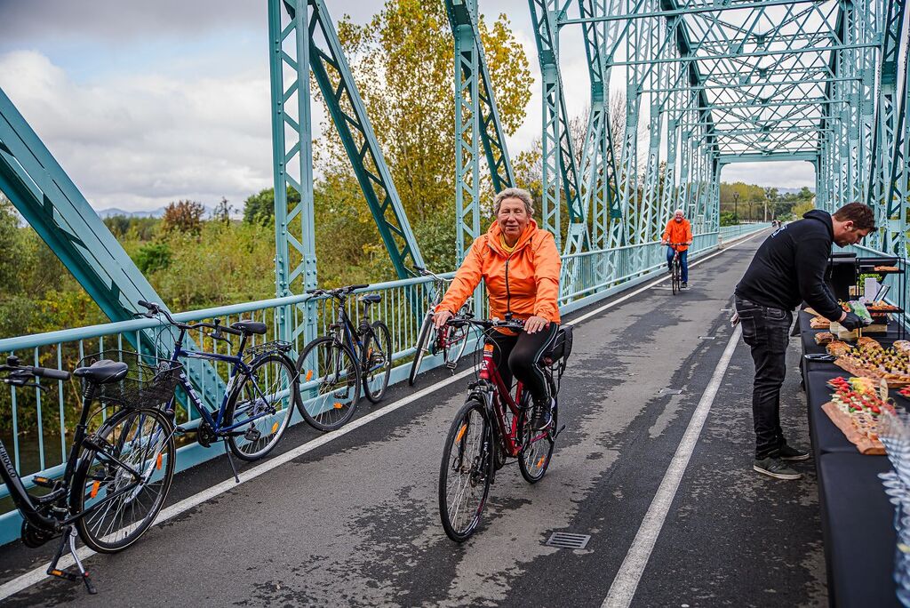 Kolesarska povezava Brežice – Krška vas uradno predana namenu