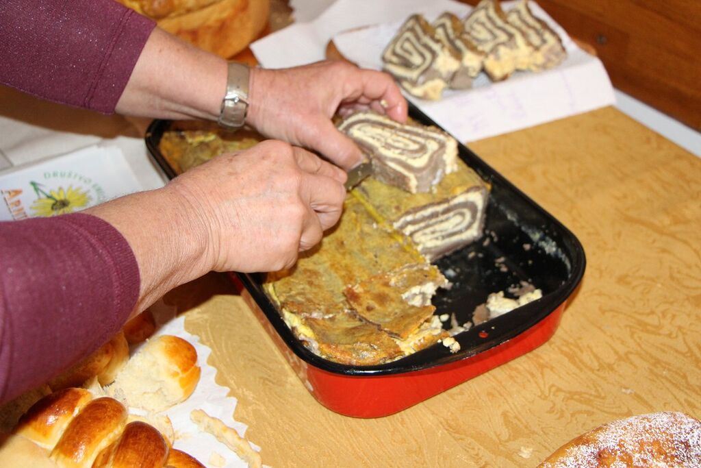 Bizeljski ajdov kolač vpisan v Register nesnovne kulturne dediščine RS