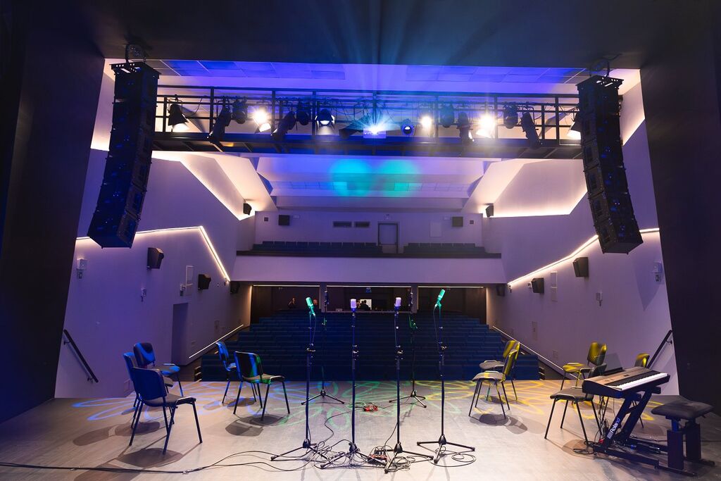 Prenovljeni Dom kulture Brežice uradno predan namenu