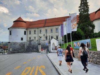 Tečaj za lokalnega turističnega vodnika po občini Brežice Tečaj za lokalnega turističnega vodnika po občini Brežice