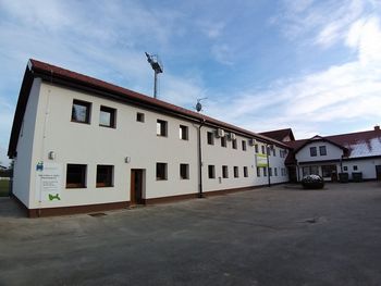 Uspešno zaključena energetska sanacija: stavba na nogometnem stadionu in Glasbena šola Brežice