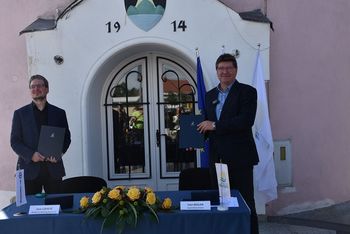 Podpisana pogodba za obnovo Vodovodnega stolpa v Brežicah