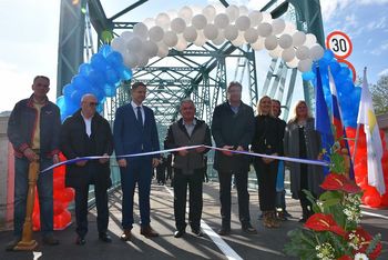 Uradna predaja obnovljenega železnega mostu privabila številne obiskovalce