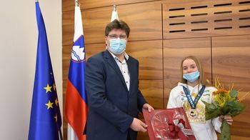 Župan sprejel uspešno karateistko Elo Petan, ki je iz Mehike prišla z bronom
