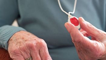 Javni poziv za subvencioniranje socialno varstvene storitve socialnega servisa celodnevne povezave prek osebnega telefonskega alarma (varovanje na daljavo)