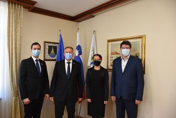 Župan Ivan Molan in minister Zdravko Počivalšek o razvojnih projektih občine Brežice