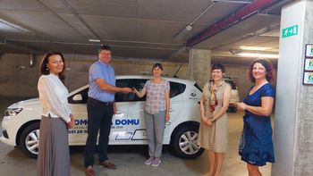 Občina Brežice zagotovila novo vozilo za nemoteno in varno izvajanje storitve Pomoč na domu