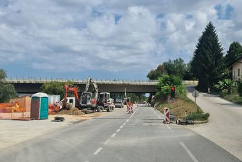 Od srede, 31. 8. 2022, sproščena popolna zapora ob reki Krki, promet urejen izmenično enosmerno s semaforji