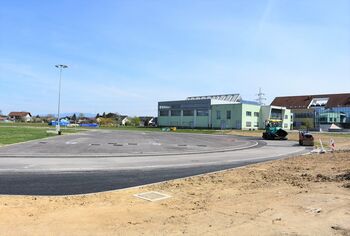 Intenzivna obnova atletskega stadiona v Brežicah poteka po načrtih Intenzivna obnova atletskega stadiona v Brežicah poteka po načrtih