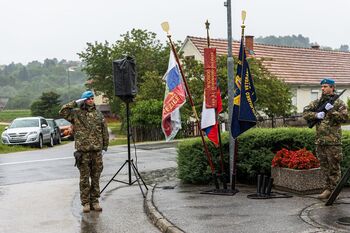 Spominska slovesnost v Rigoncah letos potekala v dežju