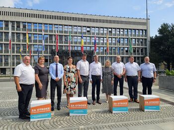 Župani in županje JV Slovenije in Posavja za spremembo petih zakonov vložili več kot 31 tisoč podpisov