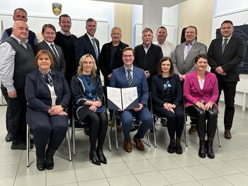 Podpis dogovora županj in županov občin, ki prejemajo sredstva za sofinanciranje obveznosti z evidentiranimi romskimi naselji