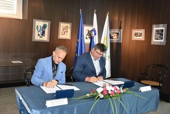 Podpisali pogodbo za obnovo Doma kulture Brežice