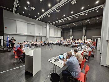 Občinski svet Občine Brežice soglasno proti nasilju in za takojšnje reševanje romske problematike