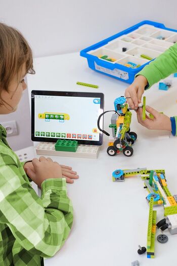 Brezplačne počitniške dvodnevne delavnice robotike za osnovnošolce