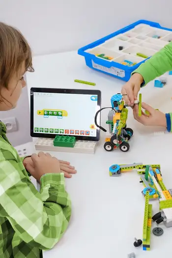 Brezplačne počitniške dvodnevne delavnice robotike za osnovnošolce