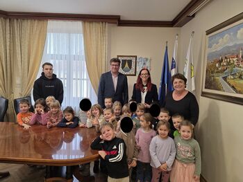 Otroci iz Vrtca Mavrica obiskali župana in spoznali delo občinske uprave