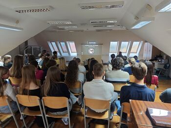 Življenjske zgodbe kot opomin: preventivne delavnice za mlade v Občini Brežice