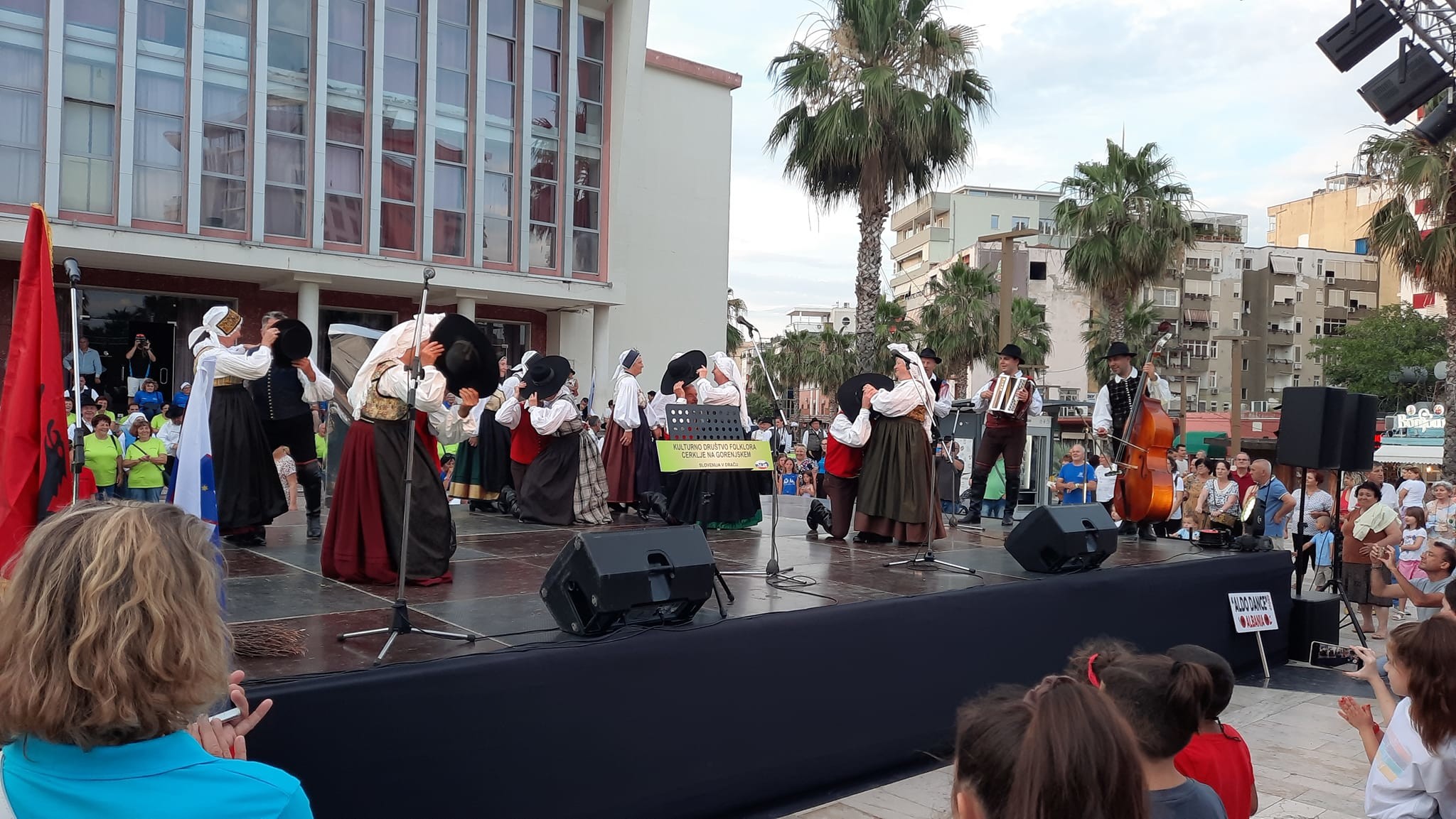 Nastop folklorne skupine na mednarodnem festivalu Slovenija v Draču v Albaniji