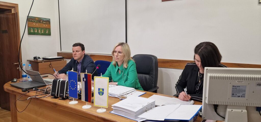 OBČINSKI SVET JE NA VČERAJŠNJI SEJI ZAGOTOVIL DODATNA SREDSTVA ZA UBLAŽITEV POVIŠANJA CEN ZA PLAČILA STARŠEV ZA PROGRAME VRTCA