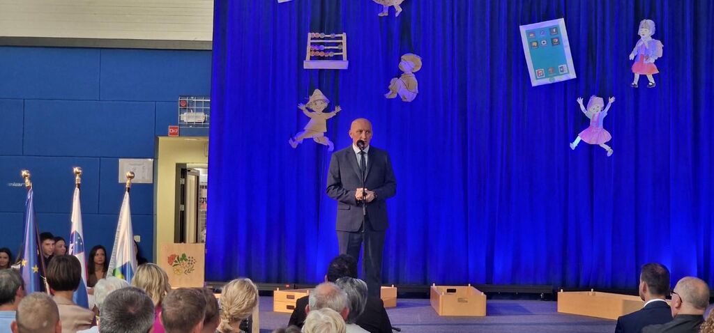 PODRUŽNIČNO ŠOLO V DOLENJI NEMŠKI VASI PREDALI NAMENU