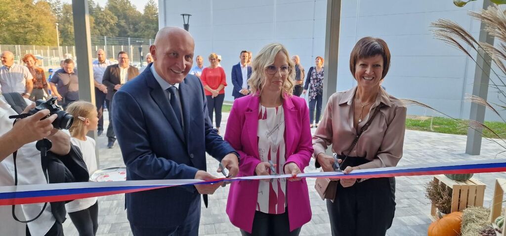 PODRUŽNIČNO ŠOLO V DOLENJI NEMŠKI VASI PREDALI NAMENU