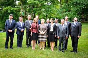 ŽUPANI PODPISALI DOGOVOR O SODELOVANJU NA PODROČJU REVITALIZACIJE ČEZMEJNE ŽELEZNIŠKE INFRASTRUKTURE LJUBLJANA-GROSUPLJE-TREBNJE-NOVO MESTO-METLIKA-KARLOVEC-ZAGREB